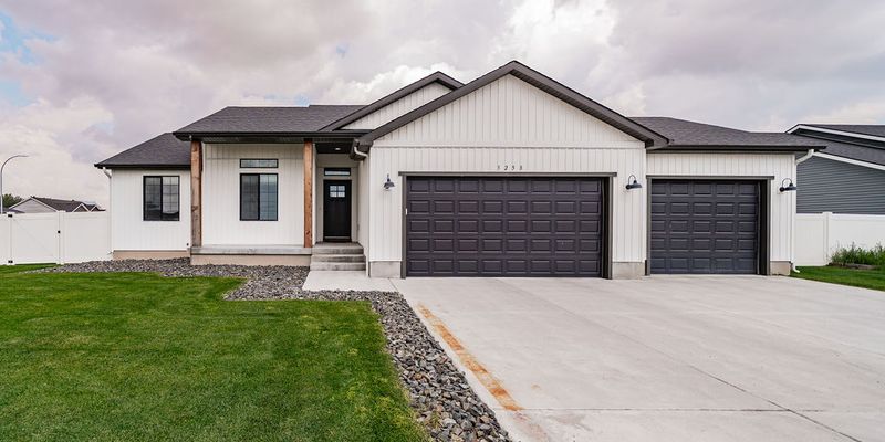 Idaho Falls House: 3258 Harlow Dr