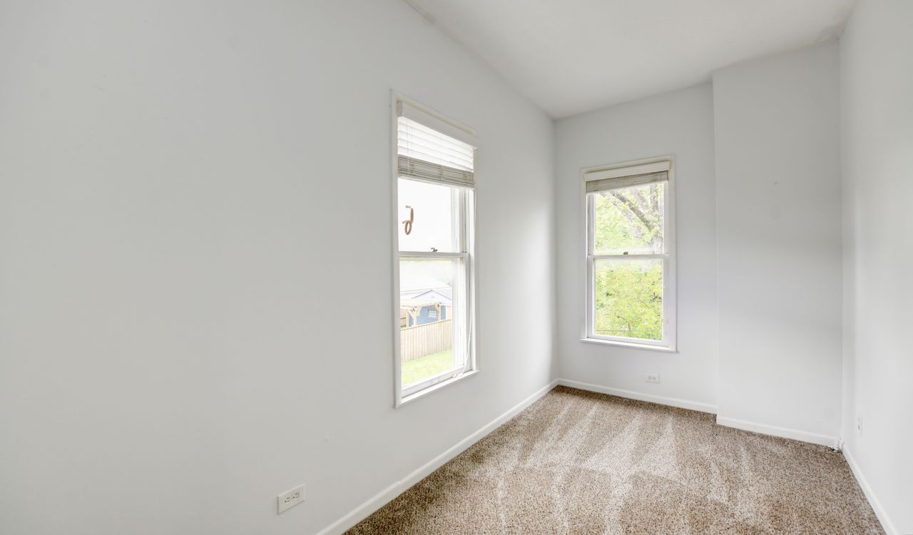 685 S Champion Ave photo 22