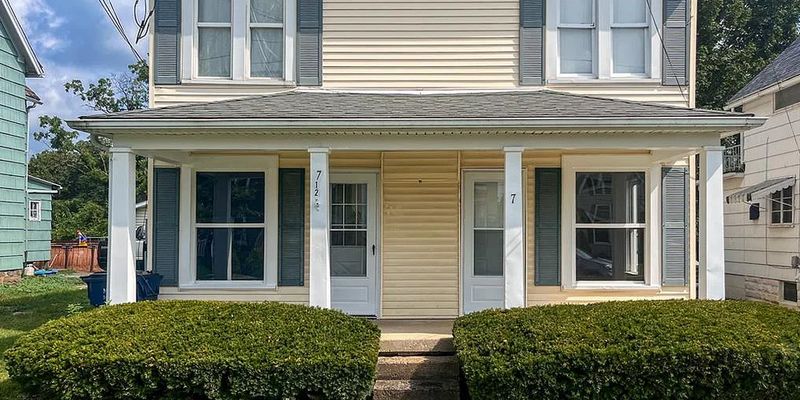 Shelby Apartment: 7 Earl Ave