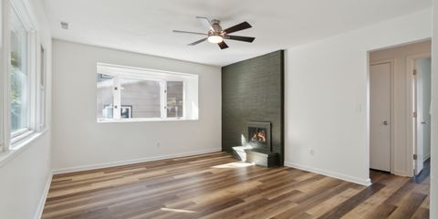 107 706 14th Ave.jpg