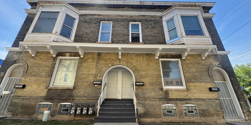 Milwaukee Apartment: 721 S 9th St