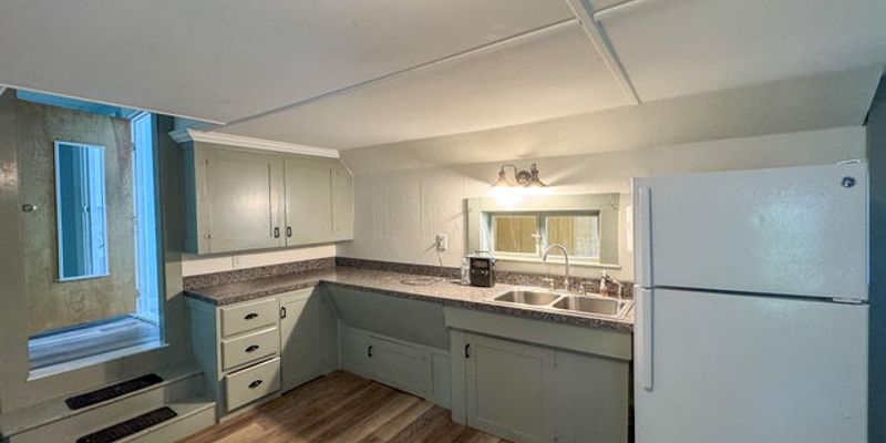 Old Town Apartment: 395 Fourth St