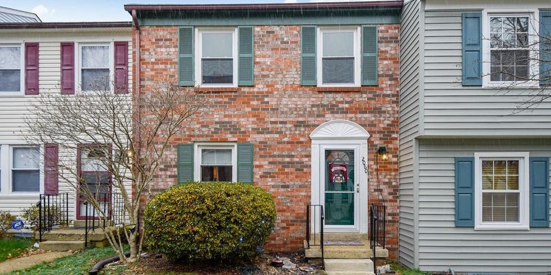 Crofton House: 2080 Lake Grove Ln