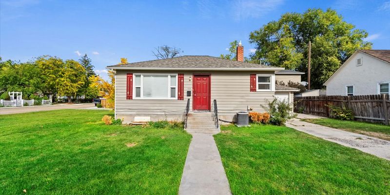 Nampa House: 1104 E Dewey Ave