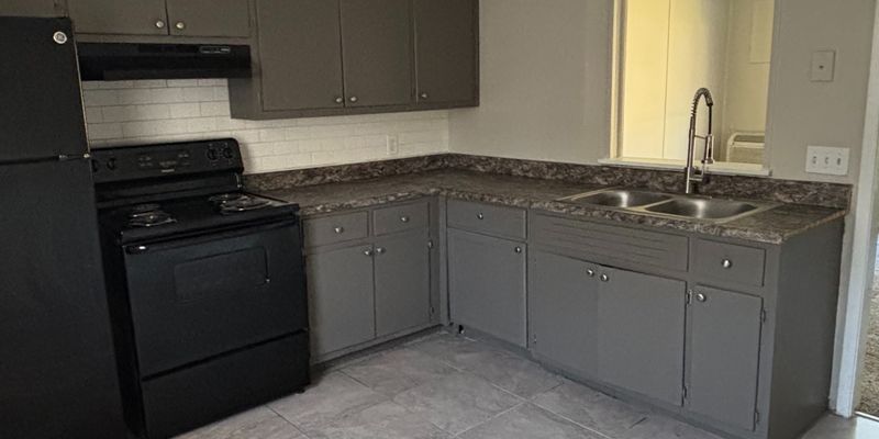 Hanceville Apartment: 400 Arkadelphia Rd