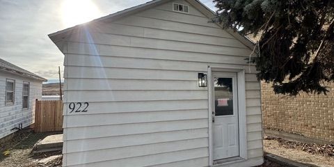 Side of 922 W Cedar.jpeg