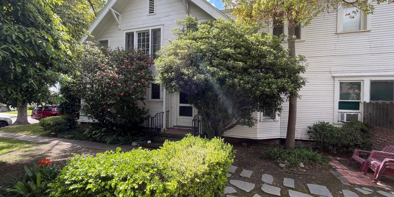 Pomona Apartment: 405 E Pasadena St