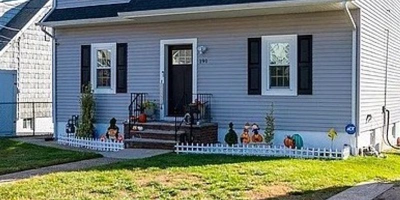 Edison House: 191 Hoover Ave