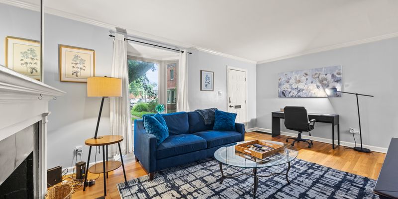 Columbus House: 1744 E Broad St