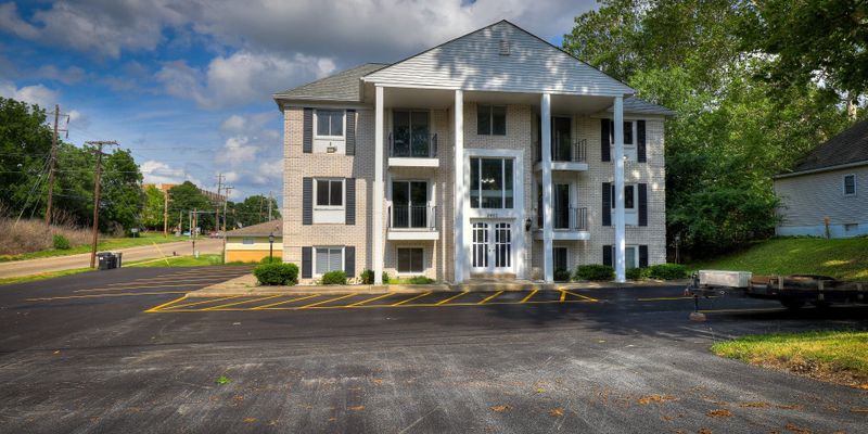 Decatur Apartment: 2480 N Graceland Ave