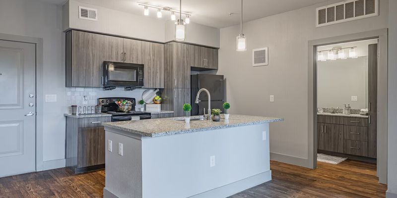 Houston Apartment: 5610 S Shaver St