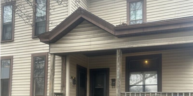 Ashland Apartment: 264 W Main St