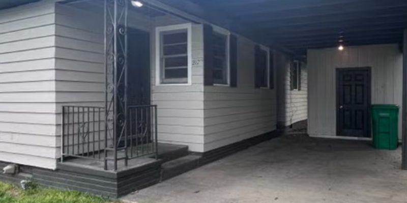 Columbus House: 217 17th St N