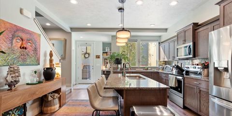 12-012_Kitchen.jpg