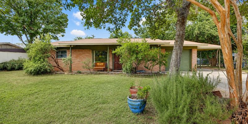 Austin House: 3209 Barton View Dr