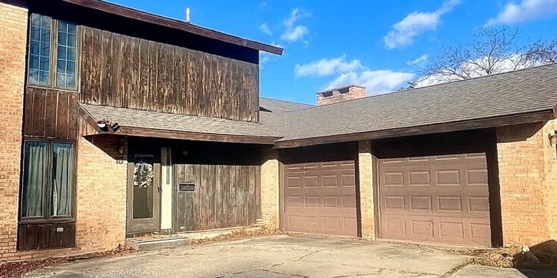 Macomb House: 10 Rye Ct