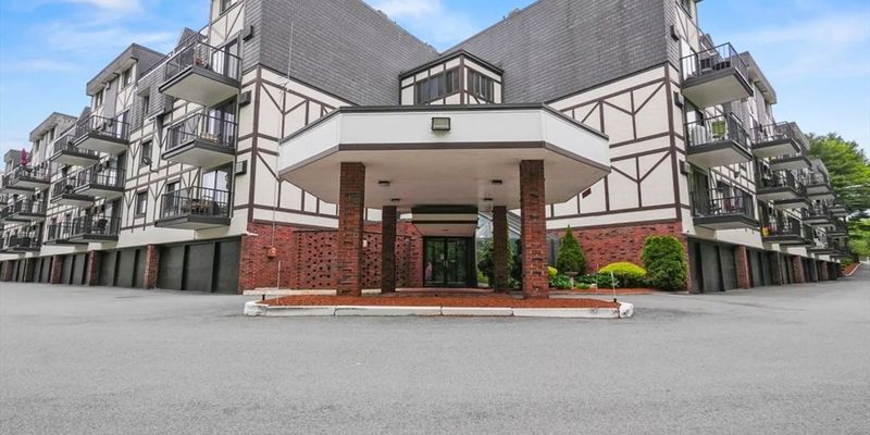 Saugus House: 846 Broadway