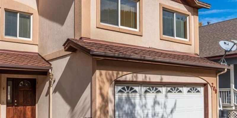 Durango House: 209 Jenkins Ranch Rd