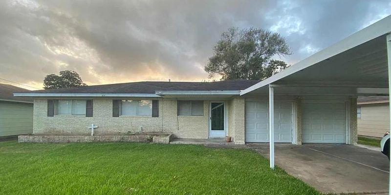 Nederland House: 207 N 32nd St