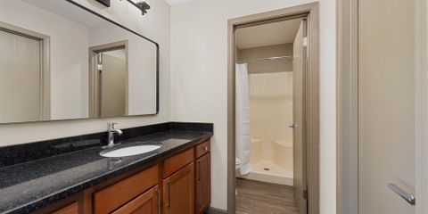 19-web-or-mls-1040-university-dr-12.jpg