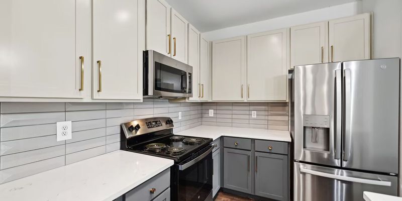 Pearland Apartment: 2526 Business Center Dr