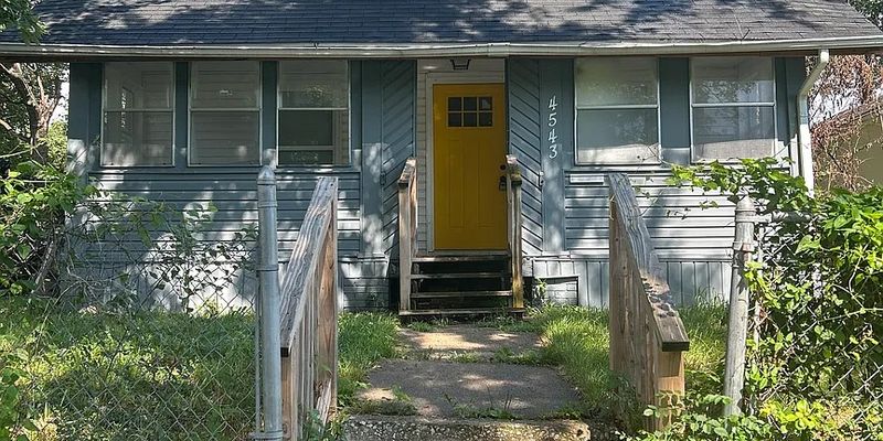Kansas City House: 4543 Chestnut Ave