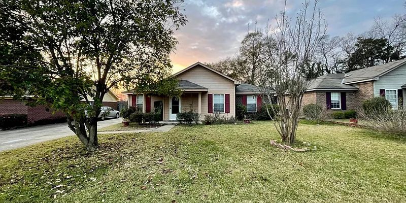 Montgomery House: 3354 Gaston Ave