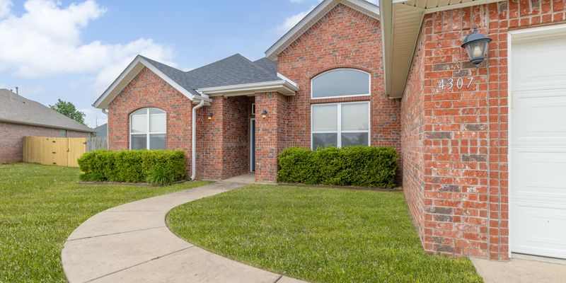 Bentonville House: 4307 SW Fieldstone Blvd