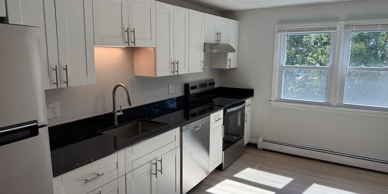 Biddeford Apartment: Briarwood Dr