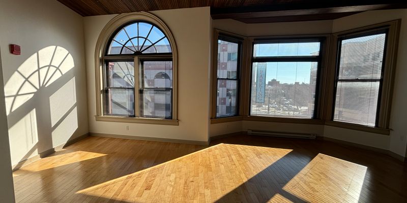 Aurora Apartment: 115 W Galena Blvd