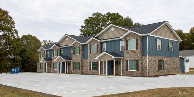 Maiden Townhome: 805 E Main St