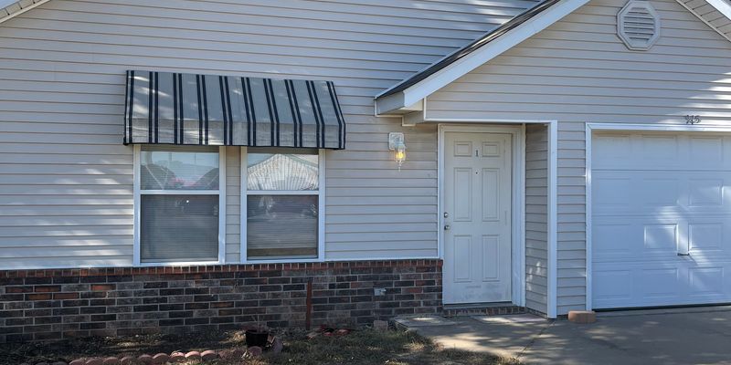 Prairie Grove House: 929 Stills Rd, #2