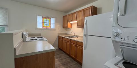 320 bennert apt B- kitchen .jpg