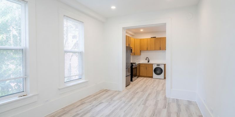 Chicago Apartment: 2607 W Haddon Ave
