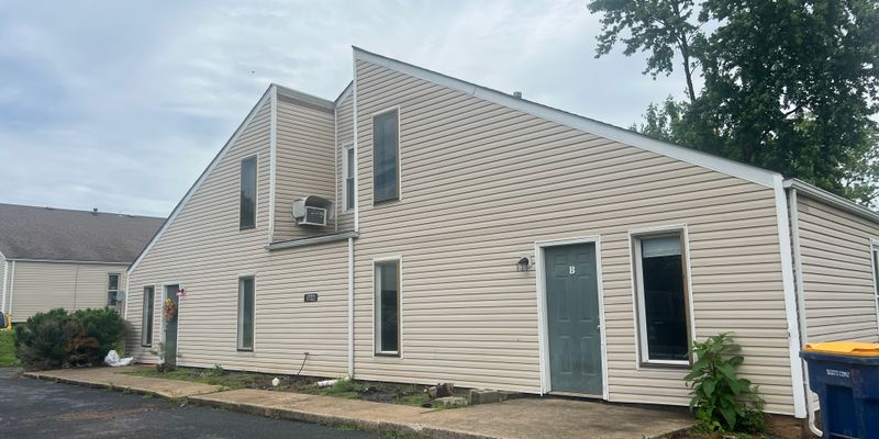 Bowling Green Apartment: 1722 Oshea St