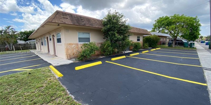 Lauderhill Apartment: 5204 NW 18th Pl