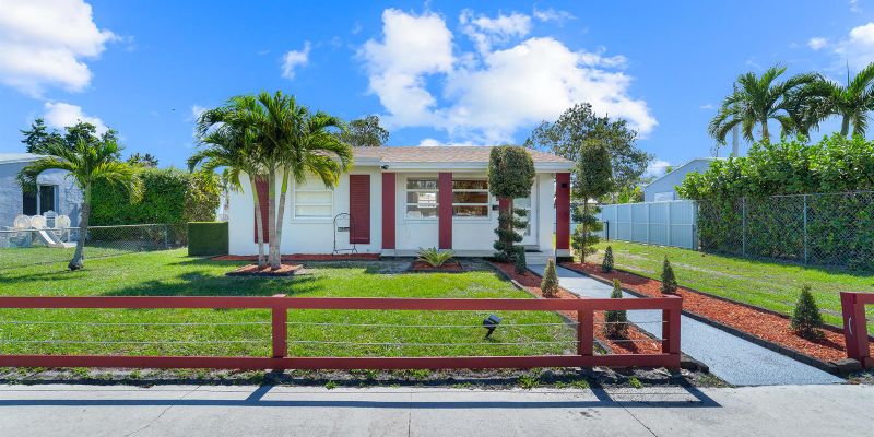 Hollywood House: 2130 Wiley Ct