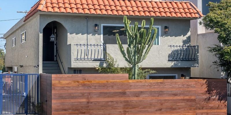 Los Angeles Apartment: 818 Pacific Ave