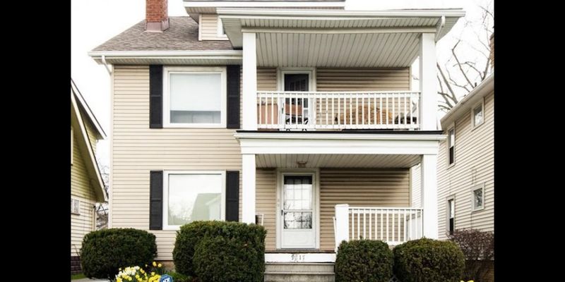 Garfield Heights Apartment: 9817 Parkview Ave