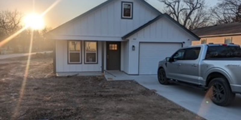 Pryor House: 202 N Ora St