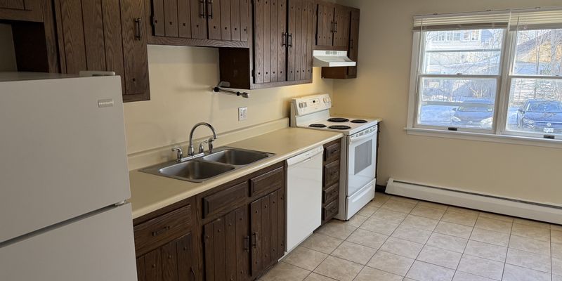 Biddeford Apartment: Briarwood Dr