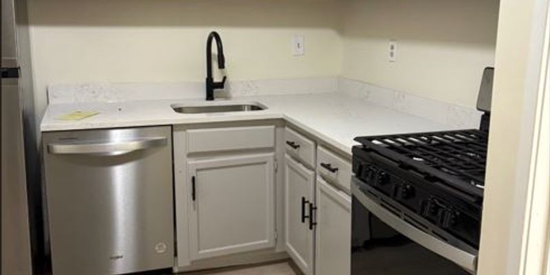 Columbia House: 5868 Thunder Hill Rd