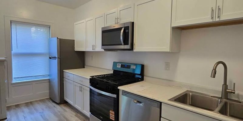 Minneapolis Apartment: 2420 1st Ave S