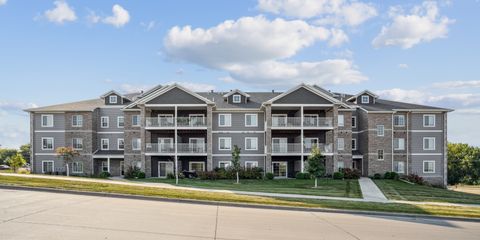 01-101_2869 Spring Rose Cir Unit 301.jpg