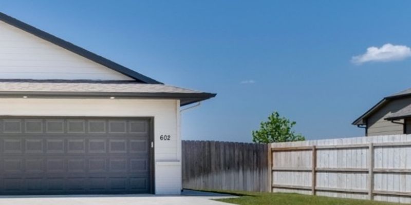 Goddard House: 592 E Martens Ct