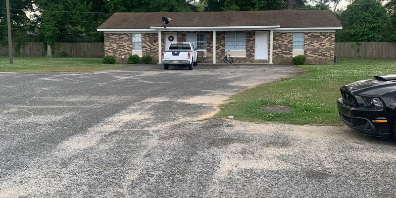 Quitman Apartment: 220 E Church Street