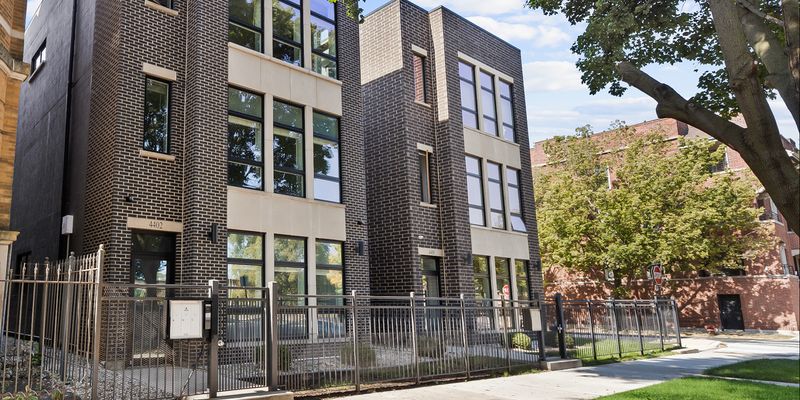 Chicago Condo: 4402 S Prairie Ave