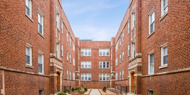 Chicago Apartment: 4827 N Wolcott Ave