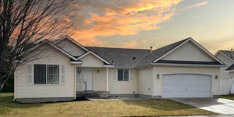 Hayden House: 8220 N Ainsworth Dr