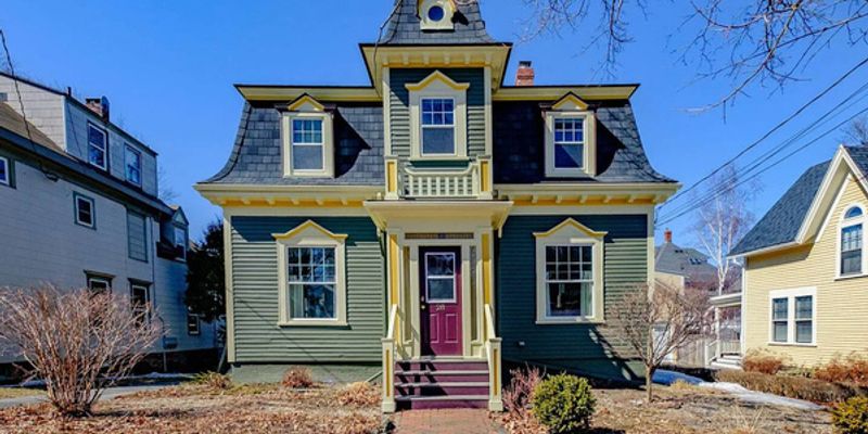 Portland House: 28 Clifton Street